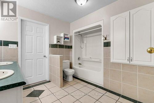 820 Tremaine Avenue S, North Perth, ON - Indoor Photo Showing Bathroom