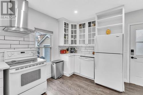 120 Vale Avenue, St. Catharines, ON - Indoor Photo Showing Kitchen