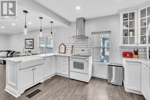 120 Vale Avenue, St. Catharines, ON - Indoor Photo Showing Kitchen