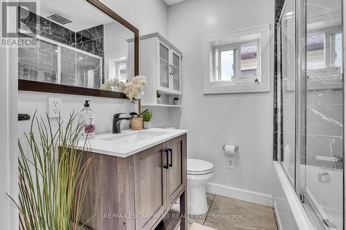 120 Vale Avenue, St. Catharines, ON - Indoor Photo Showing Bathroom