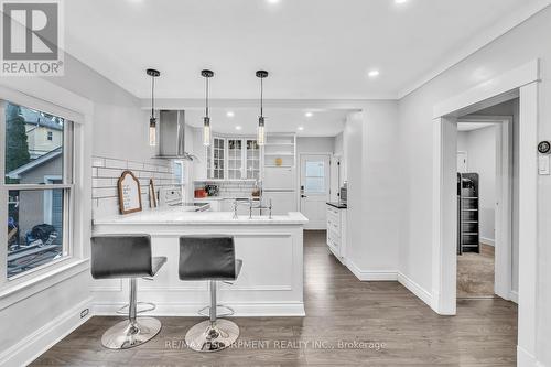 120 Vale Avenue, St. Catharines, ON - Indoor Photo Showing Kitchen With Upgraded Kitchen