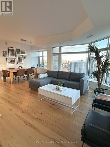 1805 - 235 Kent Street, Ottawa Centre, ON - Indoor Photo Showing Living Room