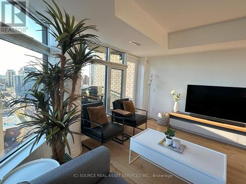 1805 - 235 Kent Street, Ottawa Centre, ON - Indoor Photo Showing Living Room