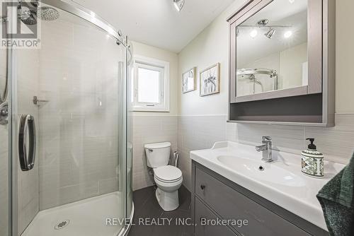 8 English Street, Erin, ON - Indoor Photo Showing Bathroom