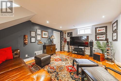 8 English Street, Erin, ON - Indoor Photo Showing Living Room