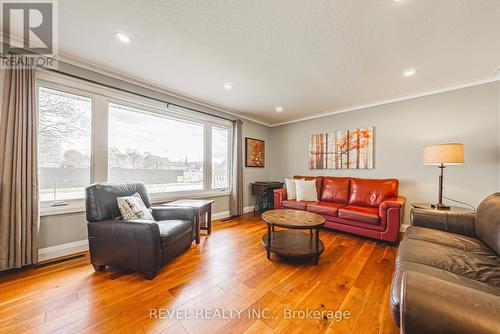 8 English Street, Erin, ON - Indoor Photo Showing Living Room