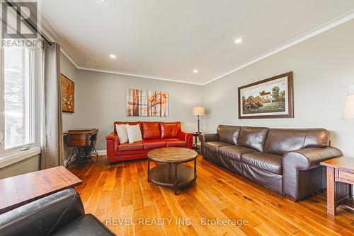 8 English Street, Erin, ON - Indoor Photo Showing Living Room