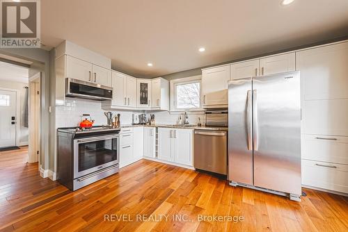 8 English Street, Erin, ON - Indoor Photo Showing Kitchen With Stainless Steel Kitchen