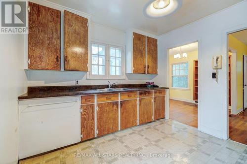 186 Angeline Street N, Kawartha Lakes (Lindsay), ON - Indoor Photo Showing Kitchen With Double Sink