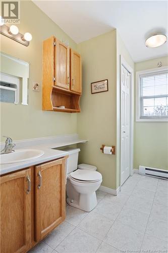 22 Jessica, Dieppe, NB - Indoor Photo Showing Bathroom