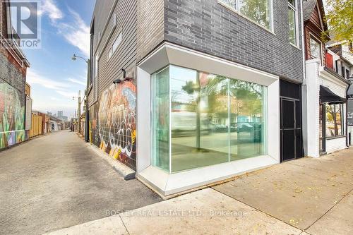 899 Dundas Street W, Toronto, ON 