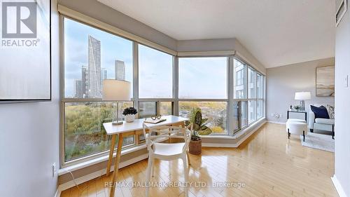 811 - 2261 Lakeshore Boulevard W, Toronto, ON - Indoor