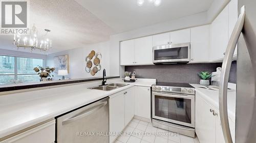 811 - 2261 Lakeshore Boulevard W, Toronto, ON - Indoor Photo Showing Kitchen With Double Sink