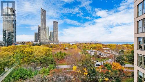 811 - 2261 Lakeshore Boulevard W, Toronto, ON - Outdoor