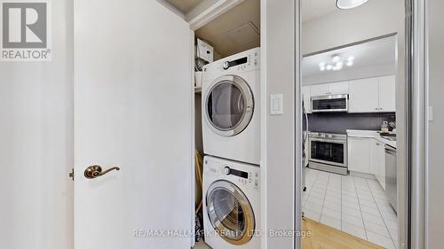 811 - 2261 Lakeshore Boulevard W, Toronto, ON - Indoor Photo Showing Laundry Room