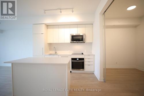 332 - 181 Sheppard Avenue E, Toronto, ON - Indoor Photo Showing Kitchen