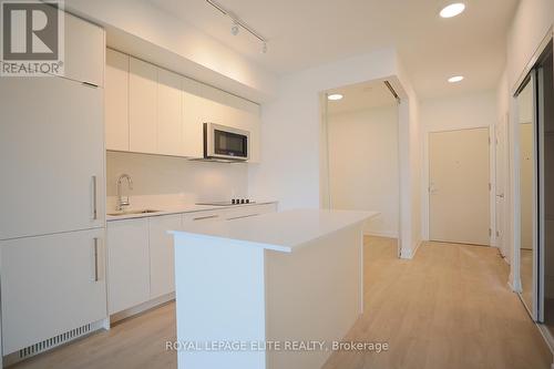 332 - 181 Sheppard Avenue E, Toronto, ON - Indoor Photo Showing Kitchen