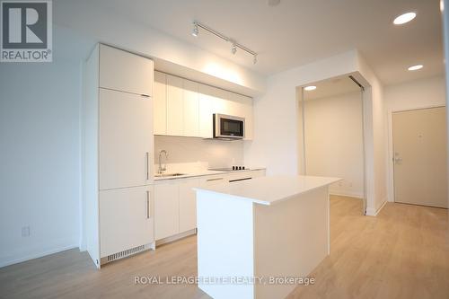 332 - 181 Sheppard Avenue E, Toronto, ON - Indoor Photo Showing Kitchen