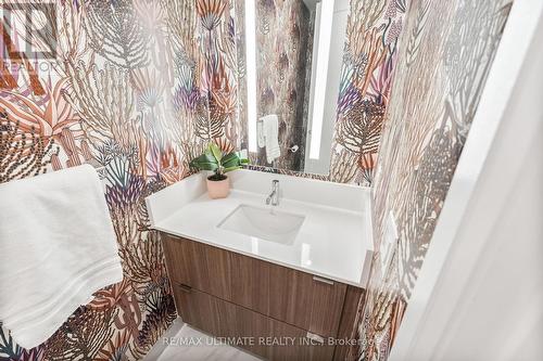 617 - 280 Howland Avenue, Toronto, ON - Indoor Photo Showing Bathroom