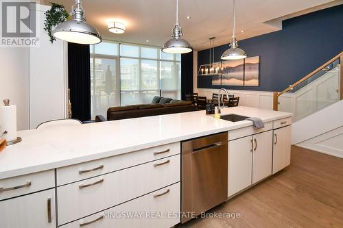 3551 Riva Avenue, Innisfil, ON - Indoor Photo Showing Kitchen