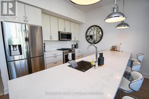 3551 Riva Avenue, Innisfil, ON - Indoor Photo Showing Kitchen