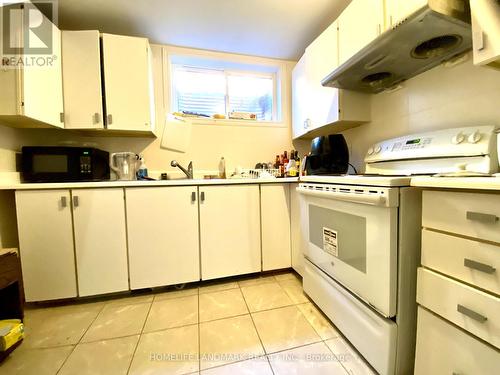 Room A - 3371 Cider Mill Place, Mississauga, ON - Indoor Photo Showing Kitchen