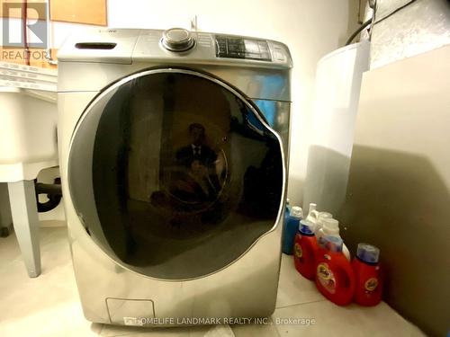 Room A - 3371 Cider Mill Place, Mississauga, ON - Indoor Photo Showing Laundry Room