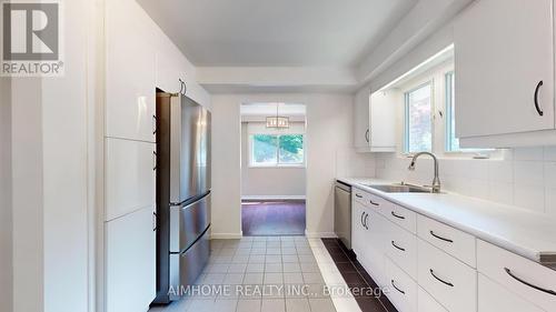 504 Fenwick Place, Burlington, ON - Indoor Photo Showing Kitchen