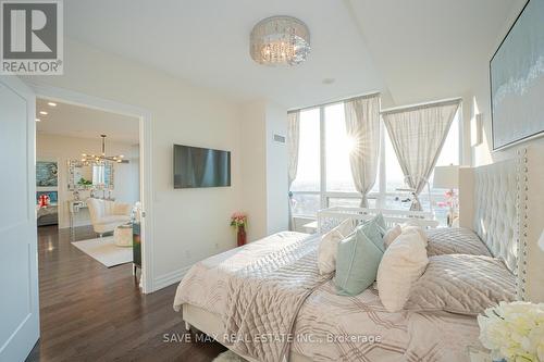 4202 - 2230 Lake Shore Boulevard W, Toronto, ON - Indoor Photo Showing Bedroom