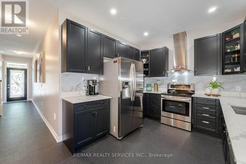 28 Benadir Avenue, Caledon, ON - Indoor Photo Showing Kitchen With Upgraded Kitchen