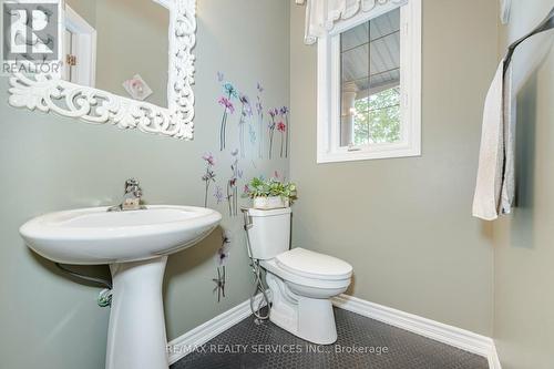 28 Benadir Avenue, Caledon, ON - Indoor Photo Showing Bathroom