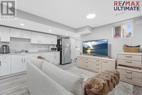 240 Rosethorn Avenue, Toronto, ON - Indoor Photo Showing Kitchen