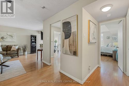 509 - 61 Markbrook Lane, Toronto, ON - Indoor Photo Showing Living Room