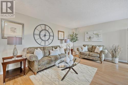 509 - 61 Markbrook Lane, Toronto, ON - Indoor Photo Showing Living Room