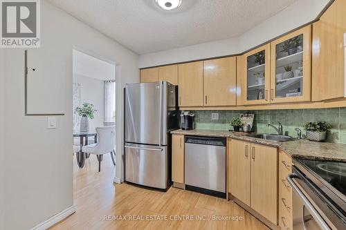 509 - 61 Markbrook Lane, Toronto, ON - Indoor Photo Showing Kitchen