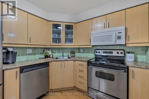 509 - 61 Markbrook Lane, Toronto, ON - Indoor Photo Showing Kitchen With Double Sink