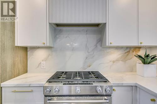 2243 Ingersoll Drive, Burlington, ON - Indoor Photo Showing Kitchen