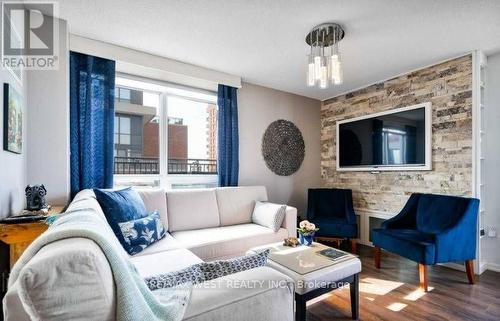 730 - 36 Via Bagnato Avenue, Toronto, ON - Indoor Photo Showing Living Room