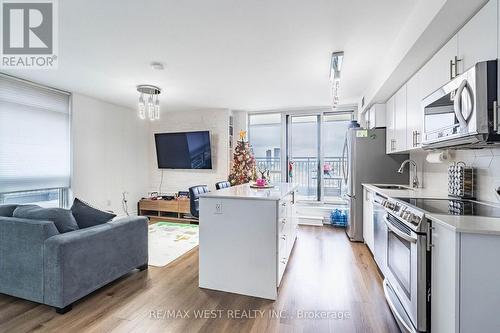 730 - 36 Via Bagnato Avenue, Toronto, ON - Indoor Photo Showing Kitchen