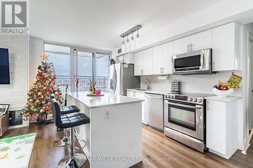 730 - 36 Via Bagnato Avenue, Toronto, ON - Indoor Photo Showing Kitchen With Stainless Steel Kitchen