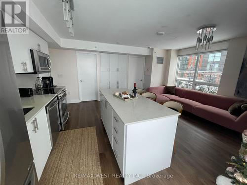 730 - 36 Via Bagnato Avenue, Toronto, ON - Indoor Photo Showing Kitchen