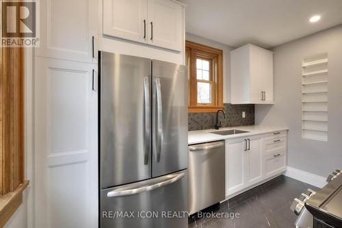 96 Spruce Street, Cambridge, ON - Indoor Photo Showing Kitchen