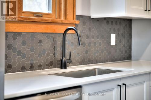 96 Spruce Street, Cambridge, ON - Indoor Photo Showing Kitchen