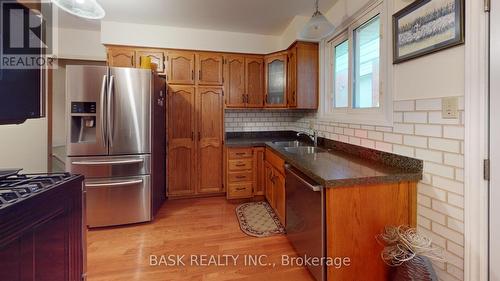 119 Hillbrook Crescent, Kitchener, ON - Indoor Photo Showing Kitchen With Double Sink