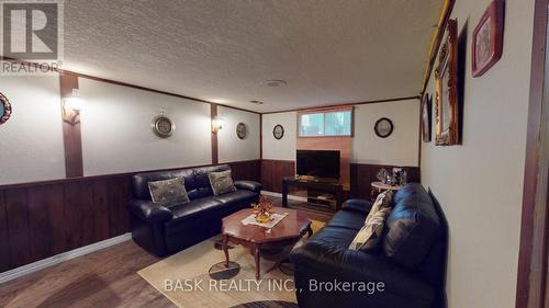 119 Hillbrook Crescent, Kitchener, ON - Indoor Photo Showing Living Room