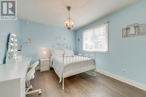 2830 Andorra Circle, Mississauga, ON - Indoor Photo Showing Bedroom