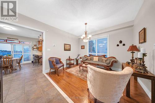 35 Hurst Street, Halton Hills, ON - Indoor Photo Showing Living Room