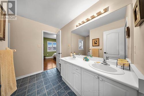 35 Hurst Street, Halton Hills, ON - Indoor Photo Showing Bathroom