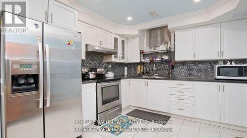 44 Eaglesprings Crescent, Brampton, ON - Indoor Photo Showing Kitchen With Upgraded Kitchen