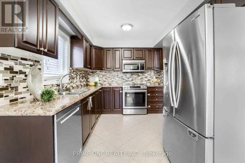 288 Duncan Lane, Milton, ON - Indoor Photo Showing Kitchen With Double Sink With Upgraded Kitchen